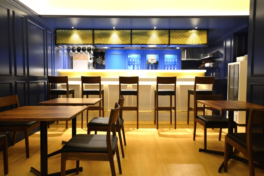 国産キャビア専門 蝶鮫屋 東京店 店内